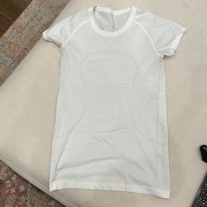 Lululemon- Swiftly Tech Short Sleeve Shirt 2.0